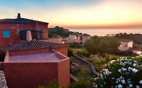 Calarossa Village